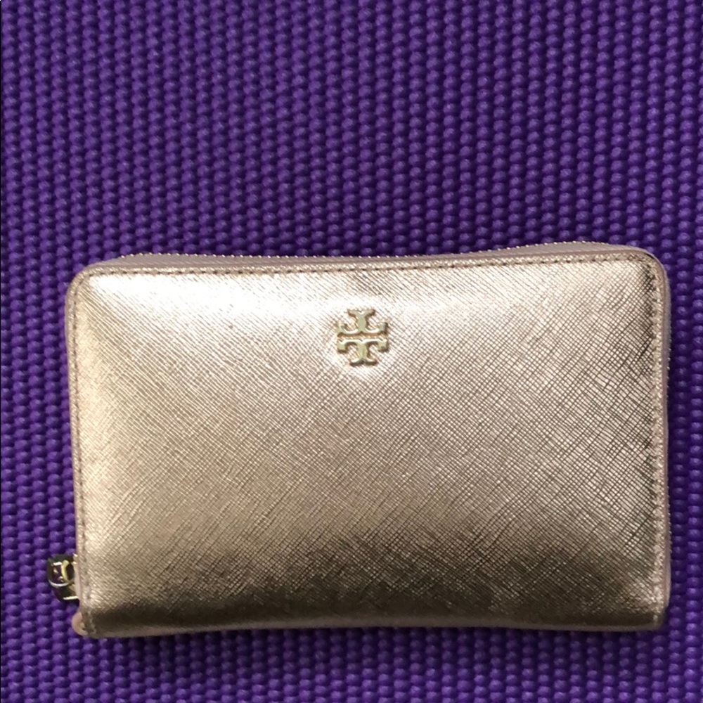 Tory Burch wallet in rose gold